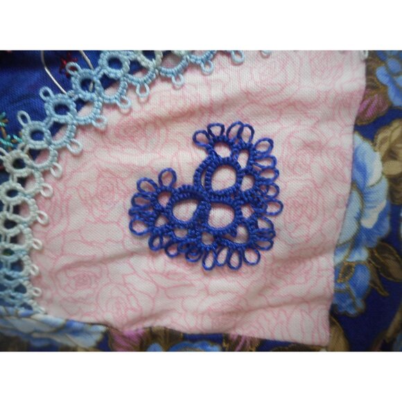 Quilted Blue Rose Embroidered Tatted Fan pattern Throw Pillow - Estate Find - Picture 4 of 8